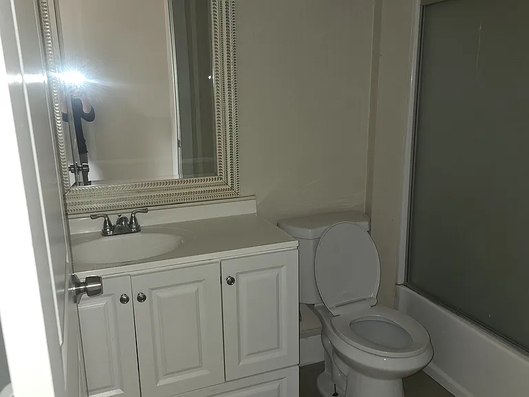 7537 Wilbur Ave — Photo 3