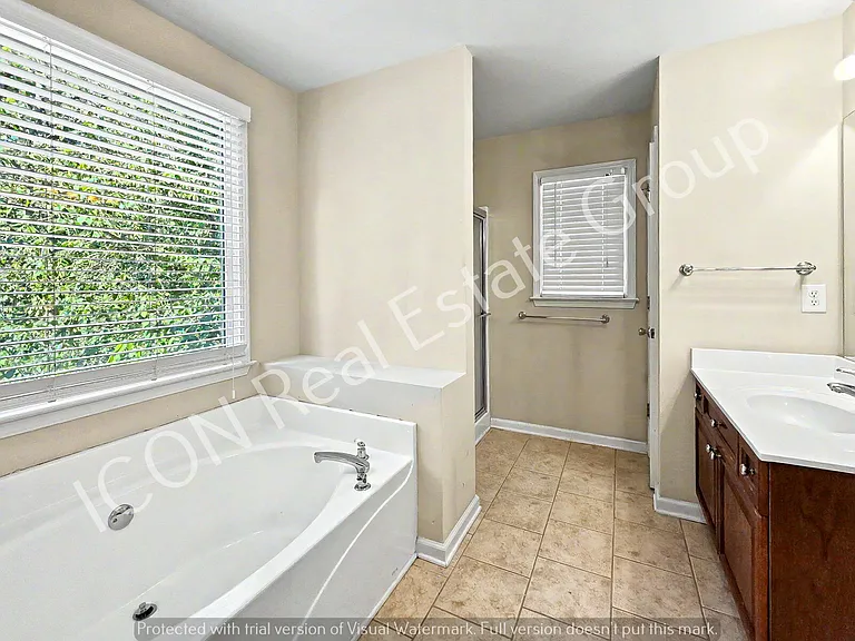 48 Golden Aster Trce — Photo 24