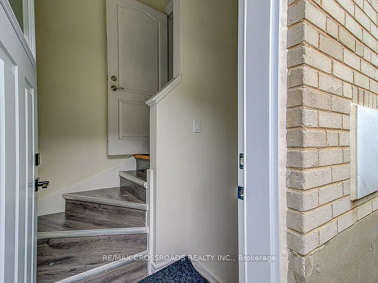 55 Gondola Cres — Photo 3