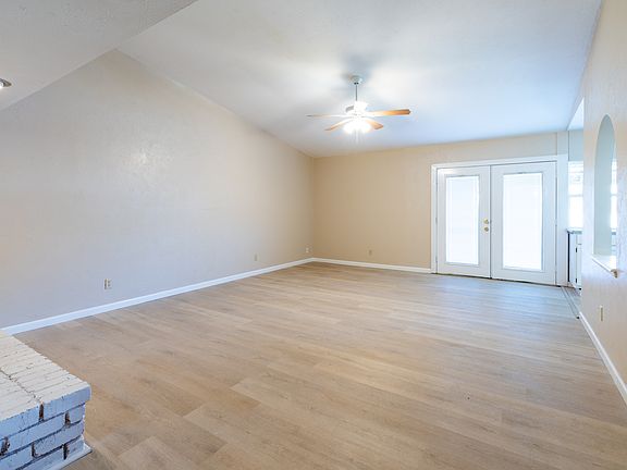 5th image of 3101 Silverdale Ln
