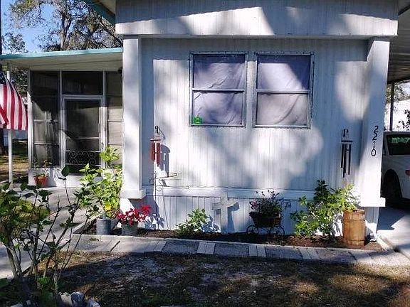 2nd image of 2210 Hemlock Ln