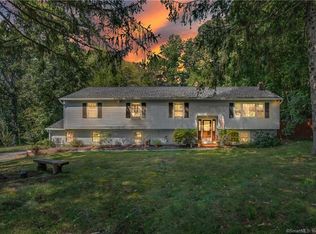 20 Oakwood Dr, Oxford, CT 06478