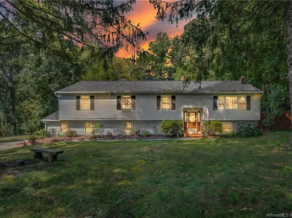 20 Oakwood Drive, Oxford, CT 06478