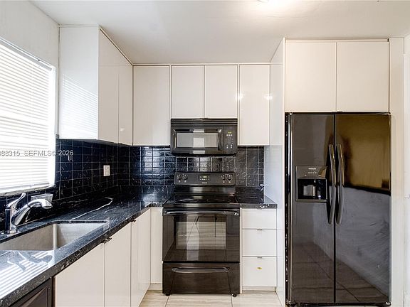 3rd image of 5160 SW 40th Ave APT 4D