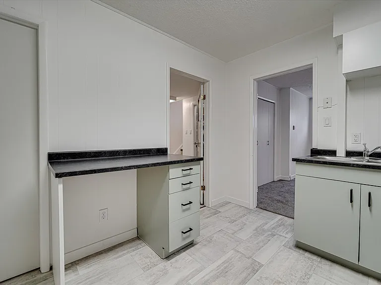 344 Carleton Dr #B — Photo 11