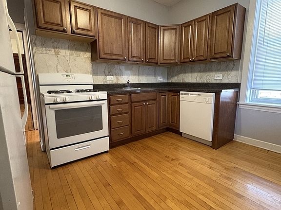 4th image of 2170 W Windsor Ave #1R