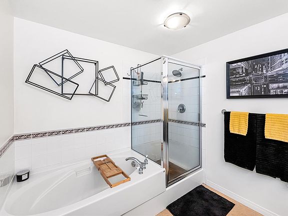 4th image of 380 Waterfront Cres #109