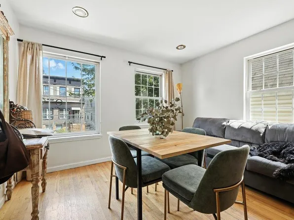 207 New York Avenue image 8 of 21