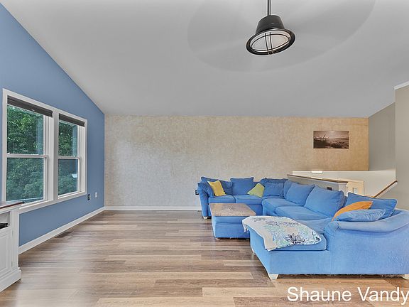 5th image of 13483 Stout Ave NE