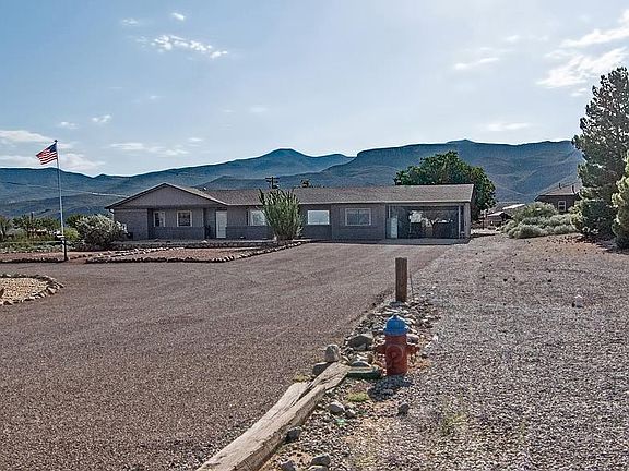 3rd image of 1121 S Canyon Rd