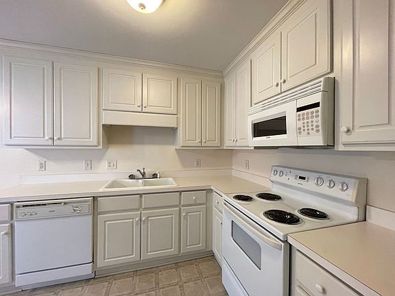 5th image of 101-123 Brookside Ln #119