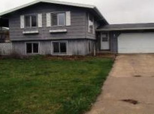 183 Westview Dr, Knoxville, IL 61448