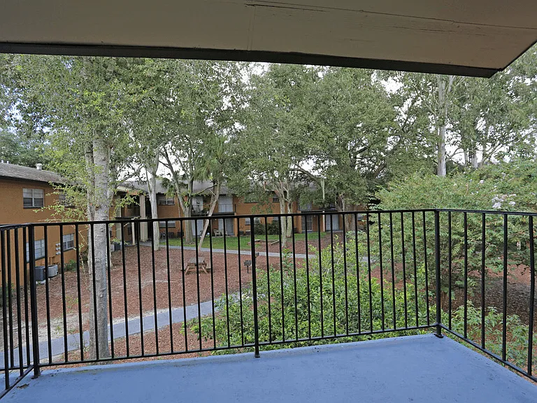 Oak Manor Apartment Homes — Photo 6
