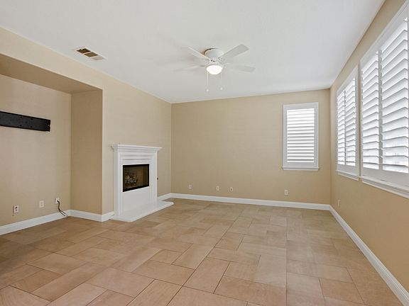 5th image of 272 W Weeping Willow Ave