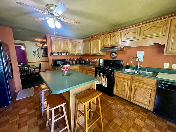 3rd image of 109 Louise Ln