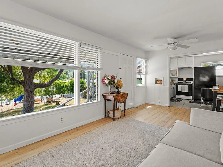 Hermosa Ave — Photo 1