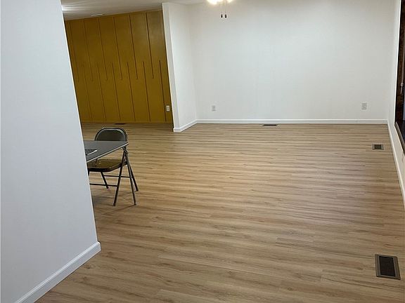 5th image of 758 Oneida Dr
