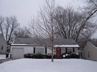 7521 Sagamore Rd, Prairie Village, KS 66208