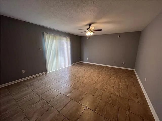 841 Fairfax Dr — Photo 7