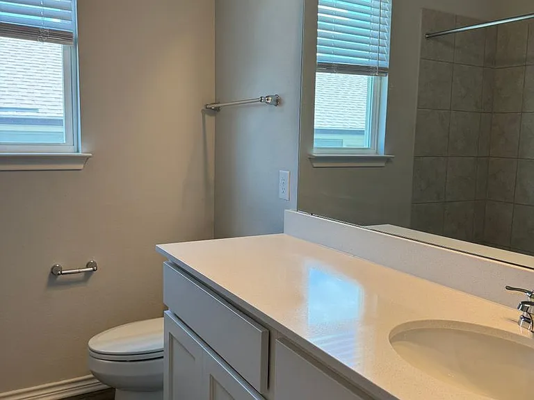 332 McLintock Rd — Photo 4