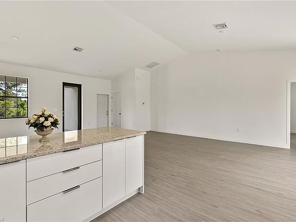 5th image of 3002 47th ST W