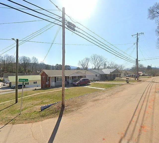 Dan St — Photo 1