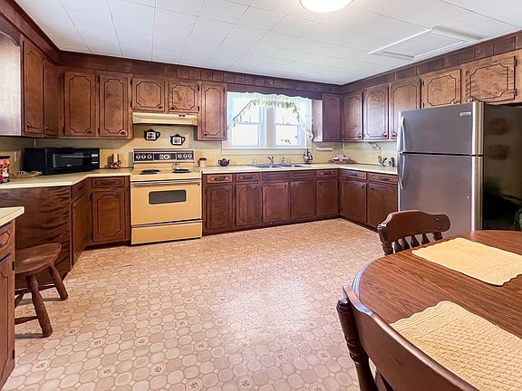 4th image of 164 Parkway Dr