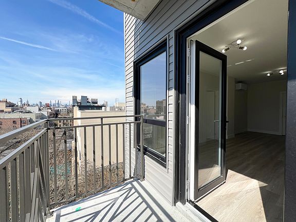 3rd image of 952 Bedford Ave #6A