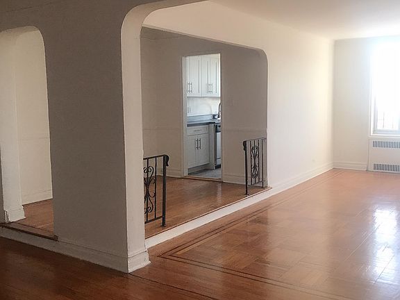 3rd image of 650 Victory Blvd APT 5G