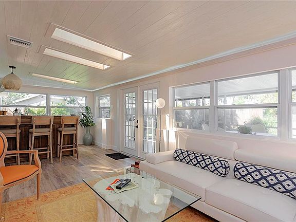 3rd image of 1188 Rainbow Dr