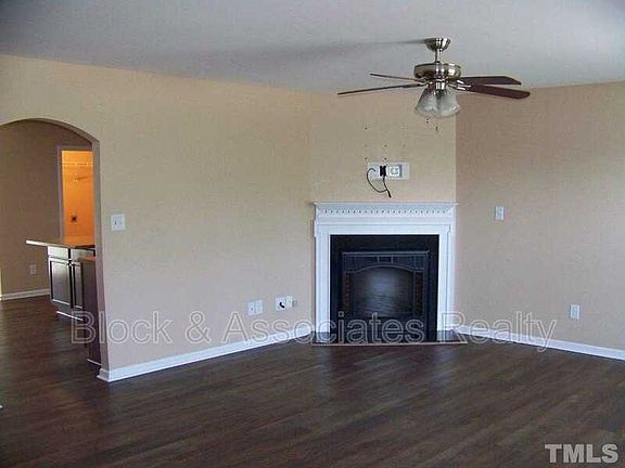 2nd image of 386 New Castle Ln