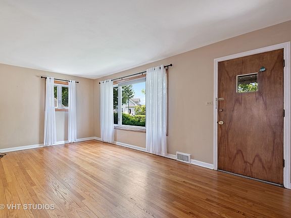 3rd image of 6033 W Peterson Ave