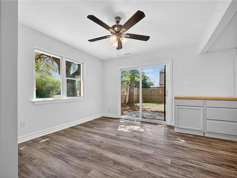 5676 Weblin Dr — Photo 8