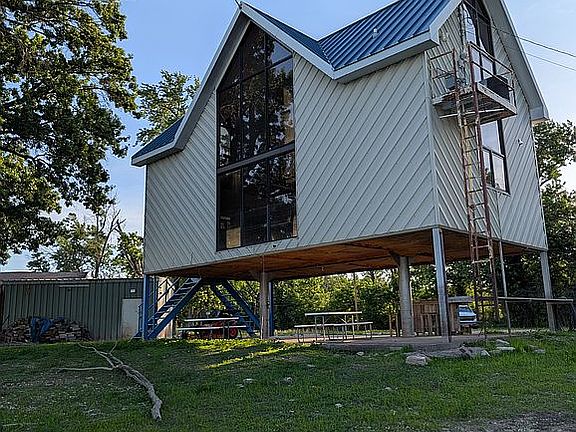 2nd image of 427 Earel Camp Rd