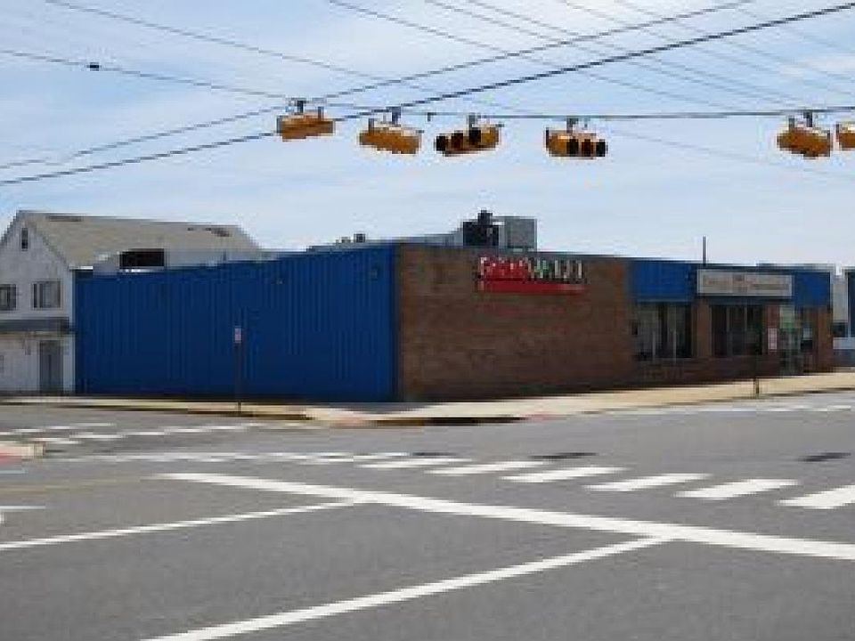 2nd image of 2400 Long Beach Blvd