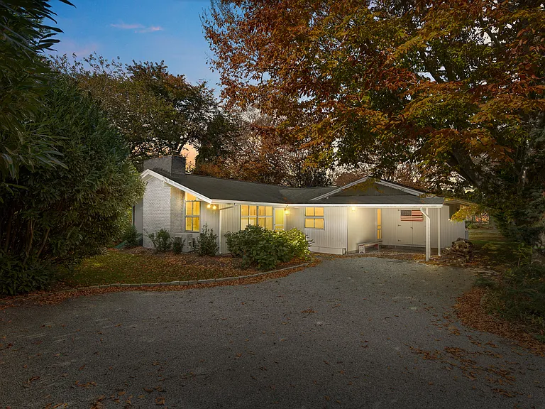 350 Bluff Rd — Photo 15