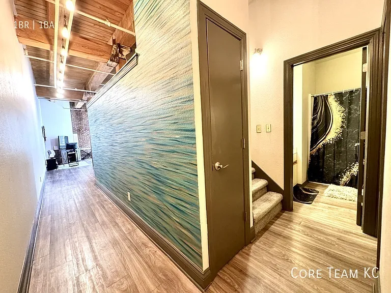 308 W 8th St #403 — Photo 9