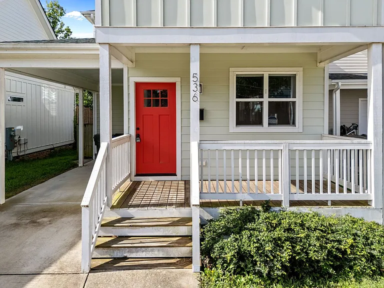 536 E Lenoir St — Photo 2