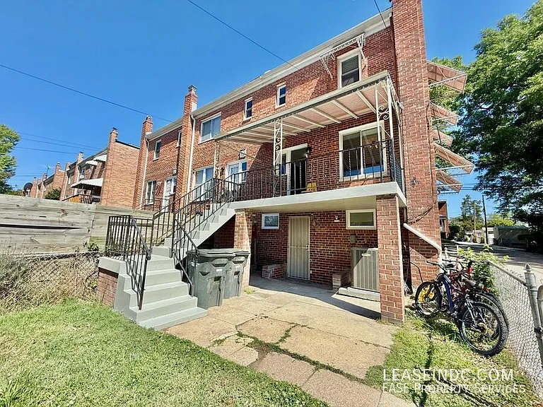 733 Crittenden St NE — Photo 26