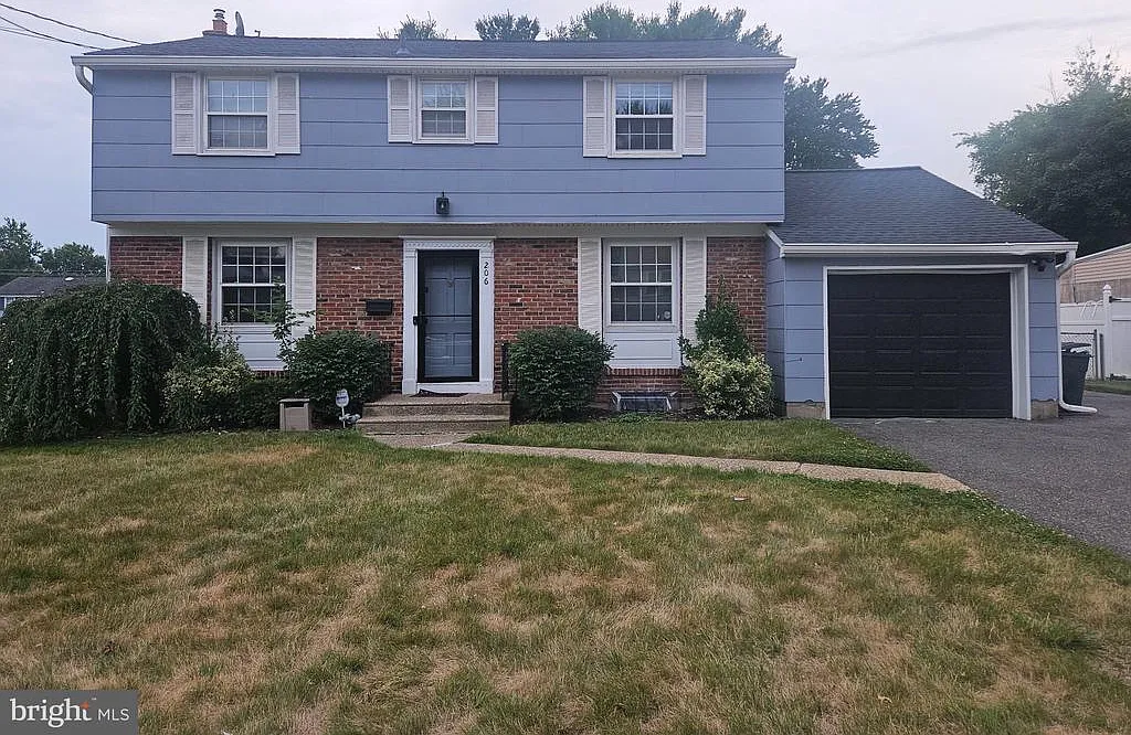 4 bed, 2.5 bath, 1852 sqft, $2,995 — Photo 1