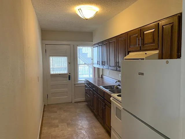 5105 Wyandotte St #2S — Photo 10