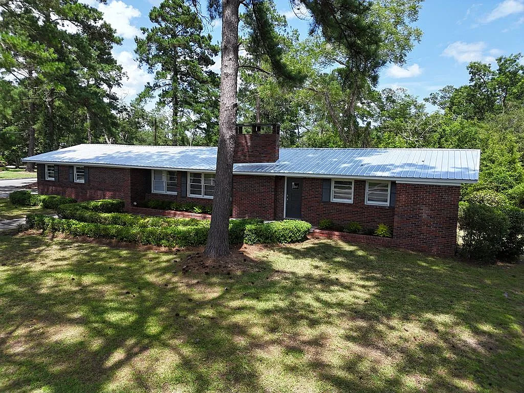 3 bed, 1382 sqft, $2,250 — Photo 1