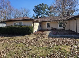 2400 Austin Dr, Springfield, IL 62704