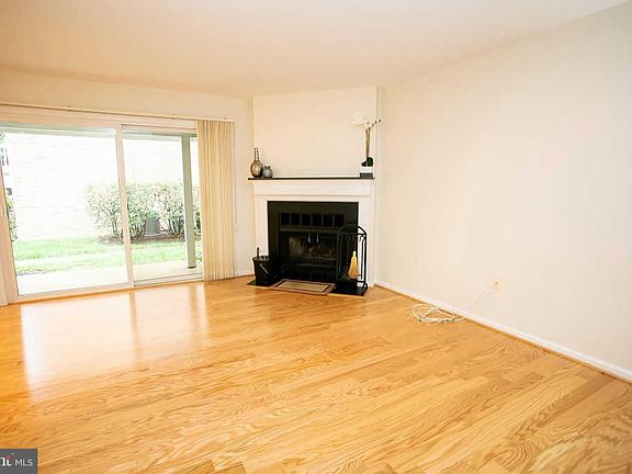 5th image of 2602 S Arlington Mill Dr #1