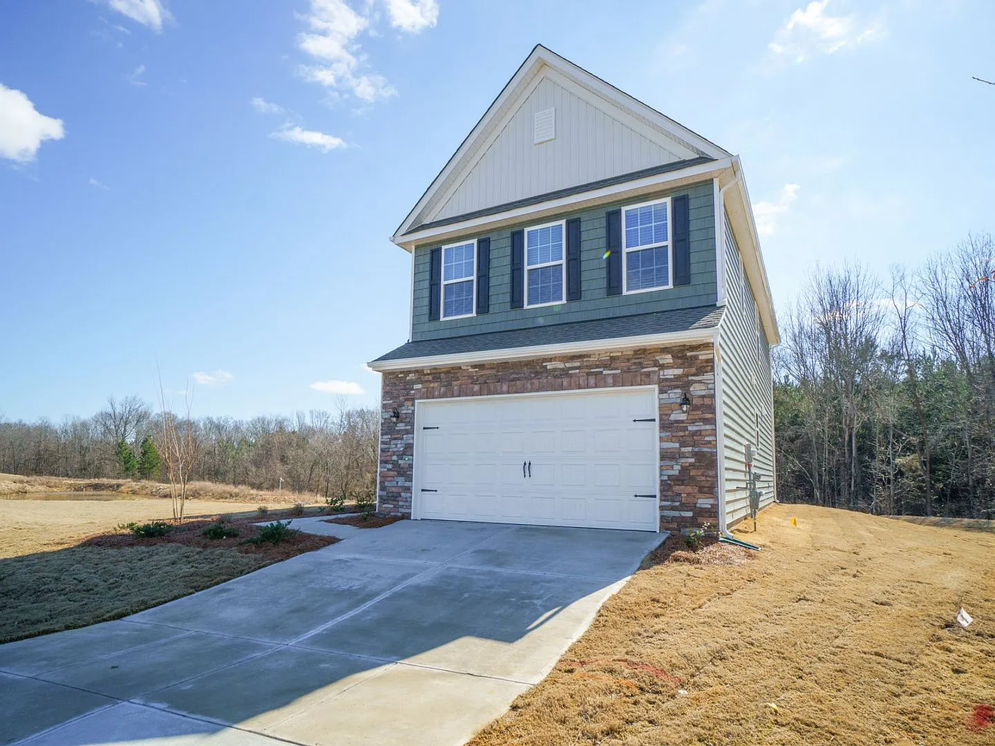 Almost New Home With 3 Bedroom 2.5 baths in Steel Creek — Photo 3