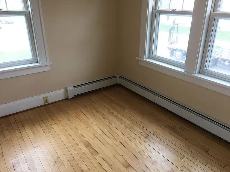 605 E Thomas St — Photo 15
