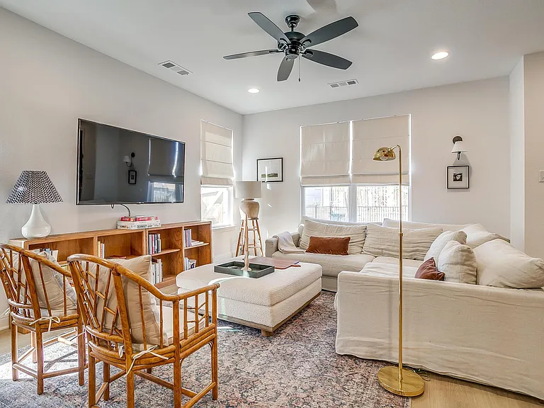 215 Athenia Dr — Photo 9