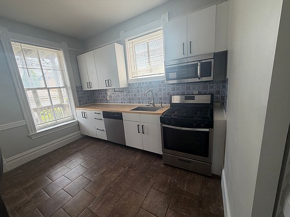 4th image of 843 N Francisco Ave APT 1R
