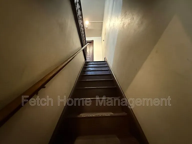 722 E King St #6 — Photo 4