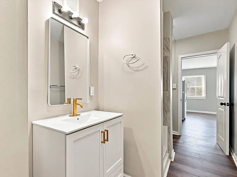 571 Olive St — Photo 8